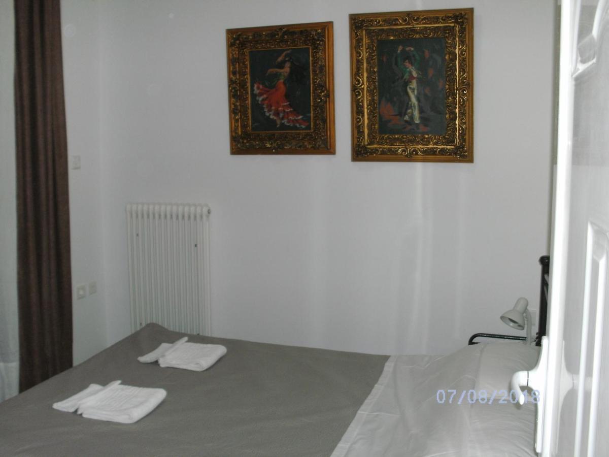 Nina Rooms Loútsa Exterior foto
