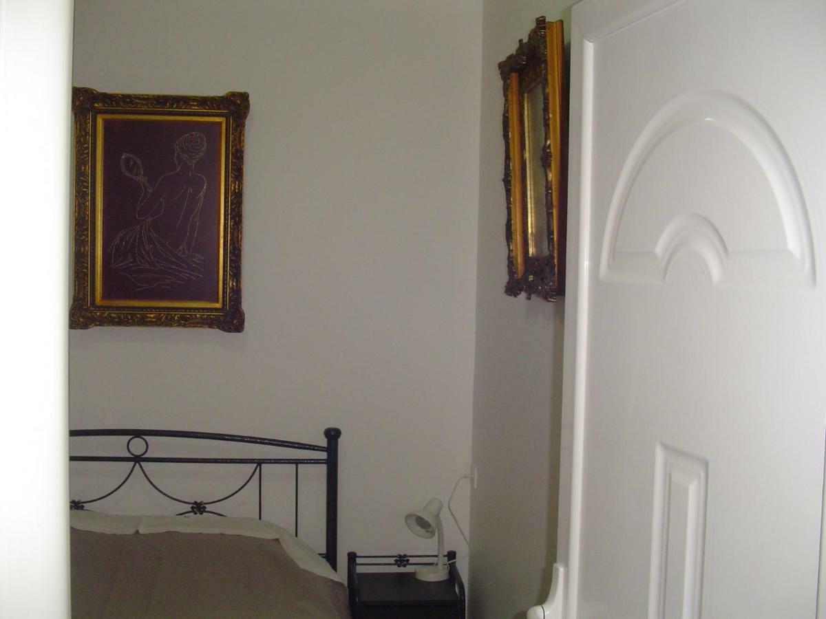 Nina Rooms Loútsa Exterior foto