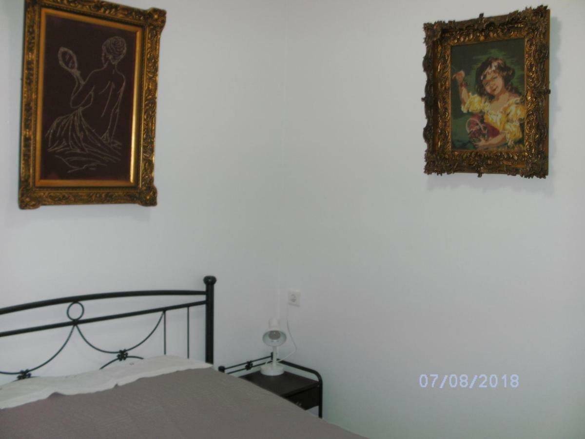 Nina Rooms Loútsa Exterior foto
