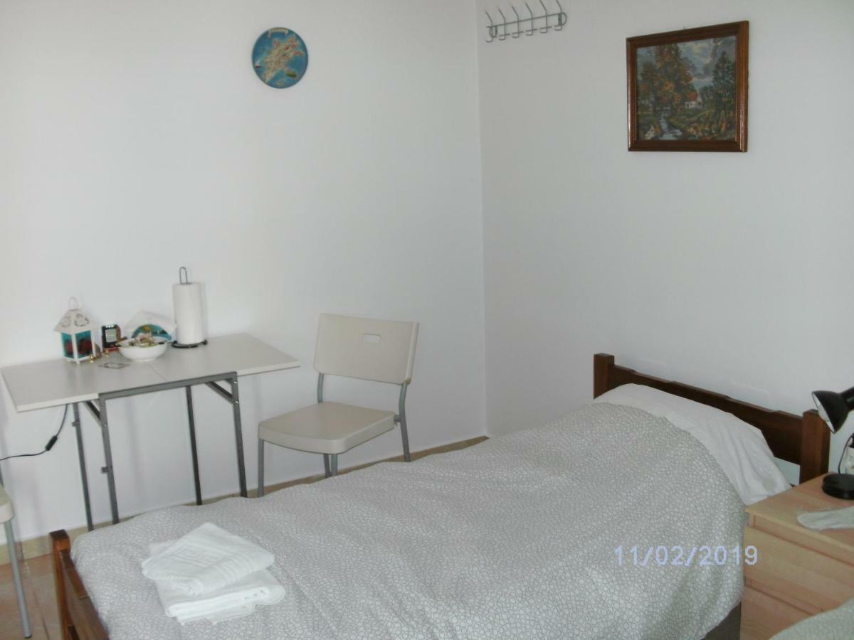 Nina Rooms Loútsa Exterior foto