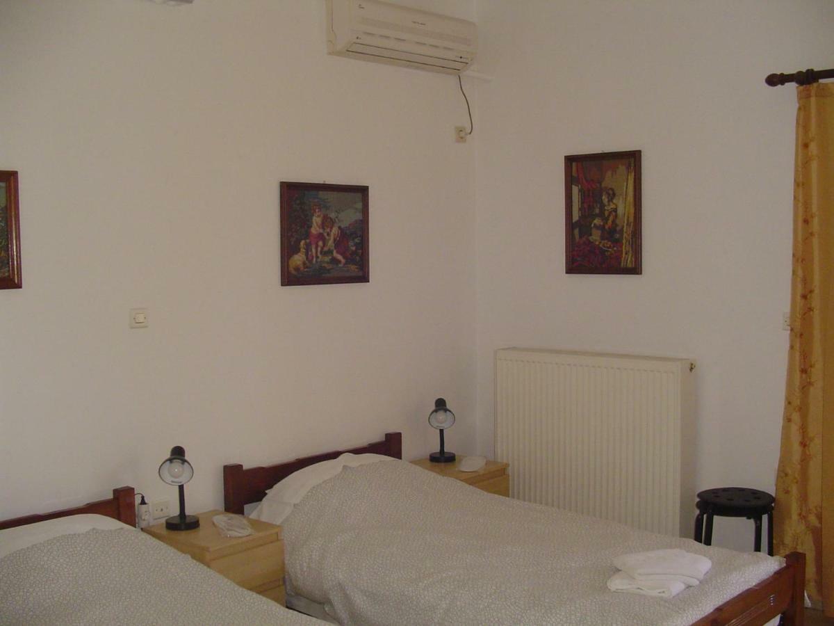 Nina Rooms Loútsa Exterior foto